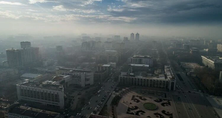 Новый отчет. Треть года бишкекчане дышат грязным воздухом, в Оше — еще больше