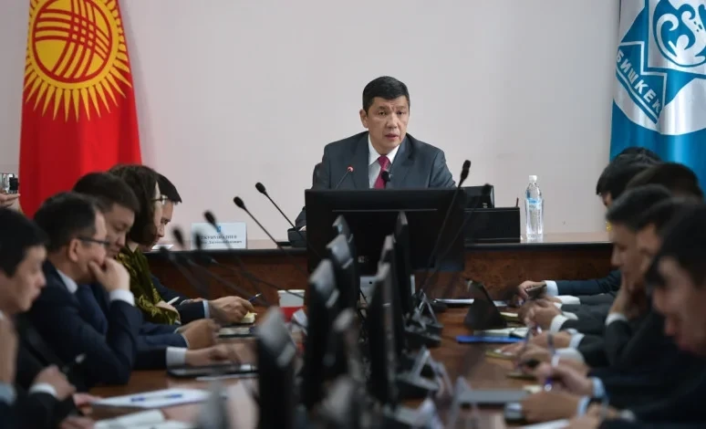 Мэр Бишкека уволил ряд чиновников после проверки Орто-Сайского рынка