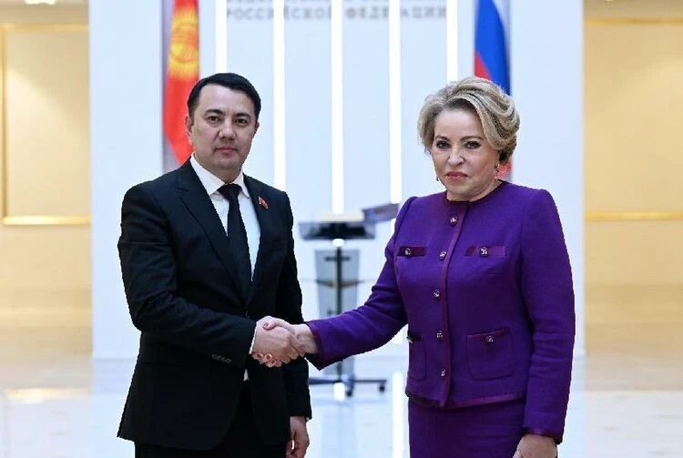 Защиту мигрантов и торговлю обсудили главы Жогорку Кенеша и Совета Федерации