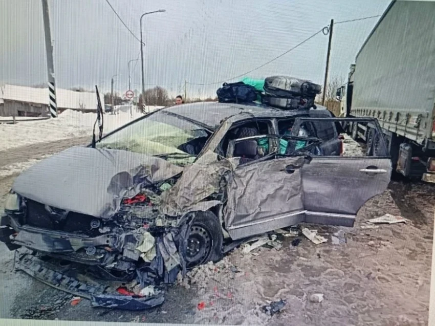 В Карелии (Россия) кыргызстанцы попали под грузовик на трассе