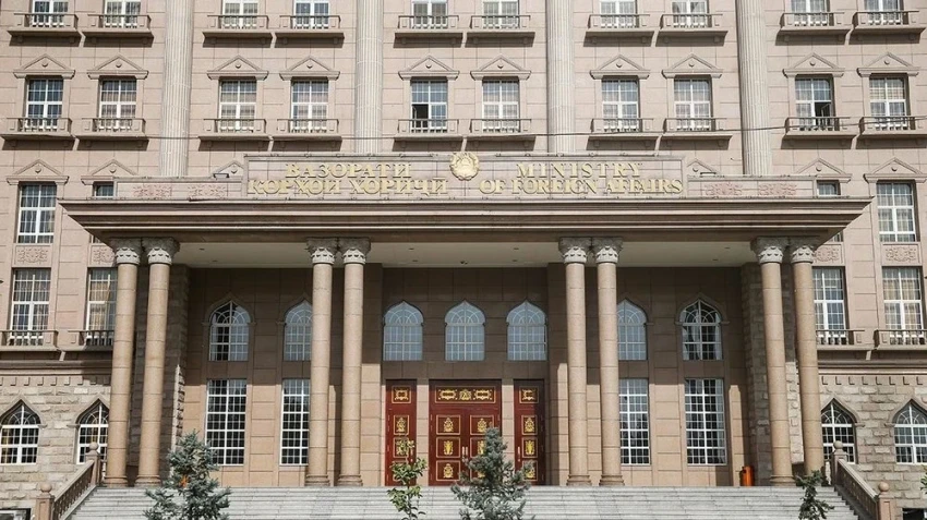 МИД Таджикистана призвал граждан воздержаться от поездок на Ближний Восток