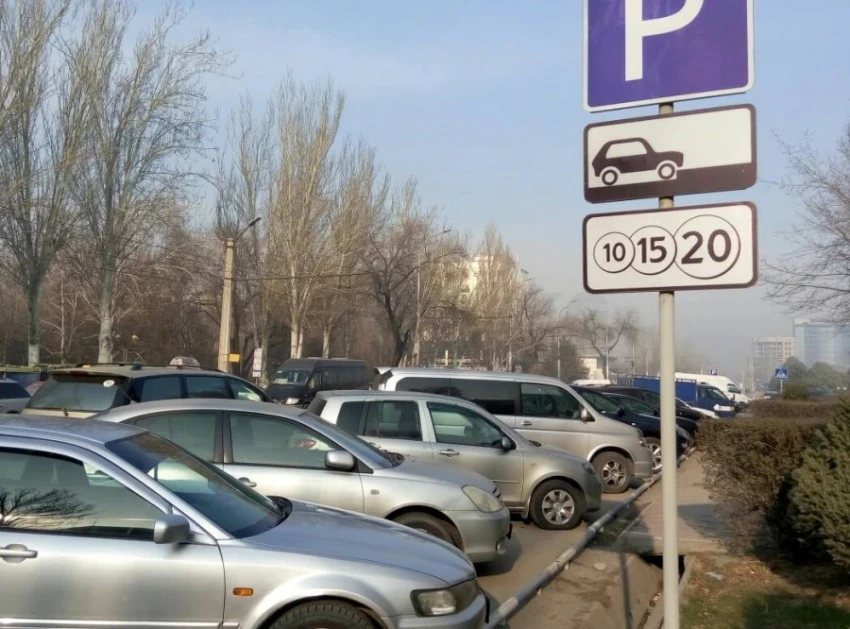Бишкек делят на зоны: сколько будет стоить парковка в центре столицы