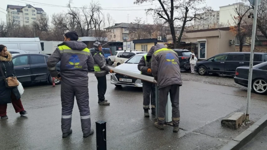 Незаконные шлагбаумы демонтировали в Первомайском районе Бишкека