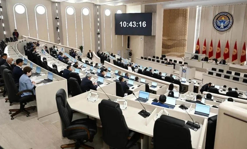 В парламенте поздравили женщин-депутатов с 8 Марта