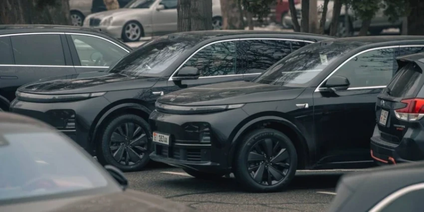 80 тысяч сомов на водителя и печеньки: нужен ли ежемесячный фонд депутатам?