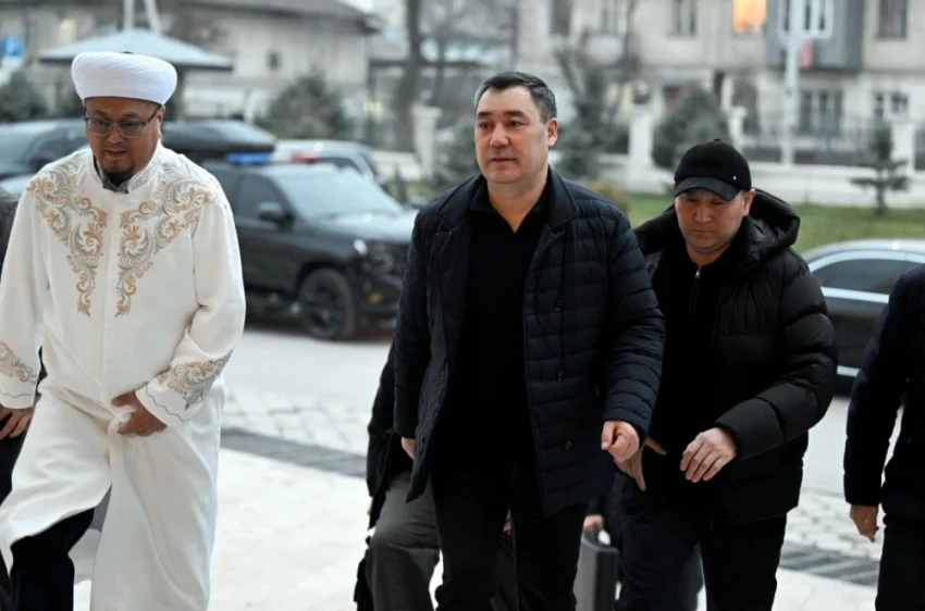 Садыр Жапаров провел ооз ачар для прихожан центральной мечети