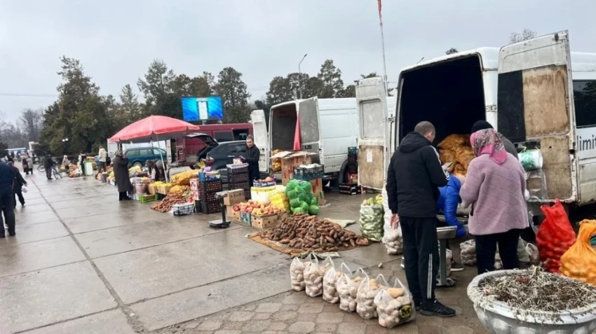 Цены ниже рыночных привлекли покупателей на ярмарку в Токтогульском районе