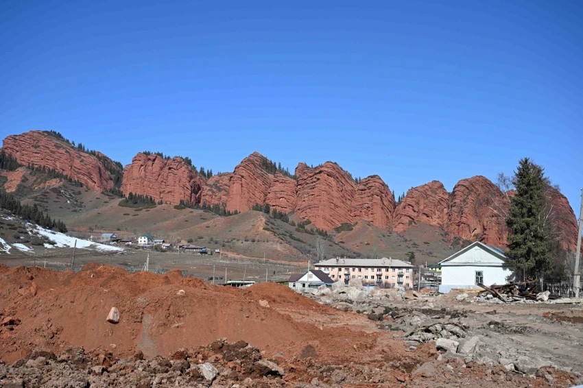 Глава кабмина: старые корпуса больницы в Джети-Огузе требуют срочной замены