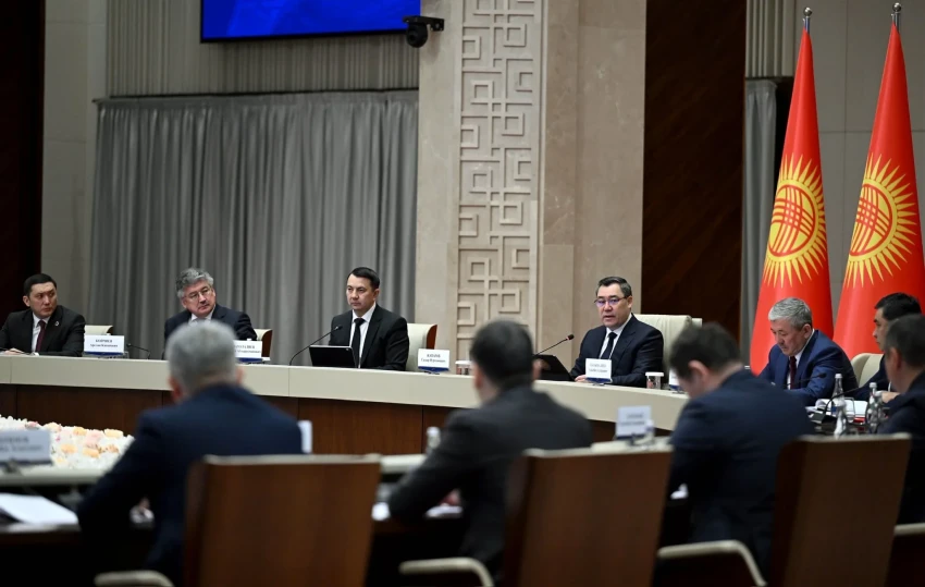 Садыр Жапаров провел рабочее совещание с членами Совбеза