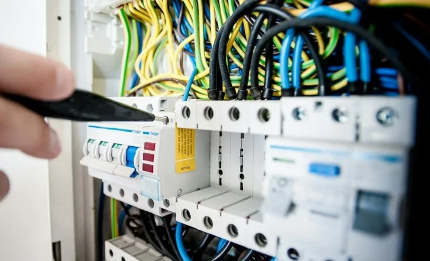 В Бишкеке более 6 тыс. абонентов могут отключить от электроэнергии за долги