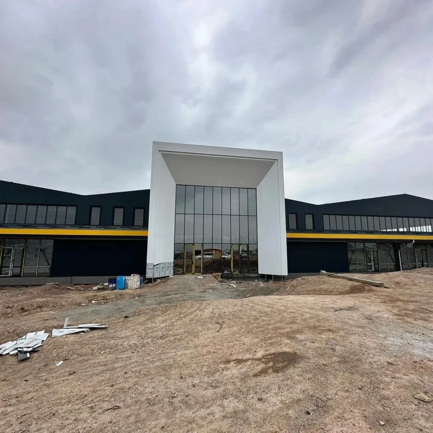 Стадион, рынок и жилье: в Баткене ускорили строительство крупных объектов