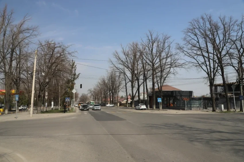 «Бишкекводоканал» восстановил дорожное покрытие на пересечении улиц Бакаева и Айни