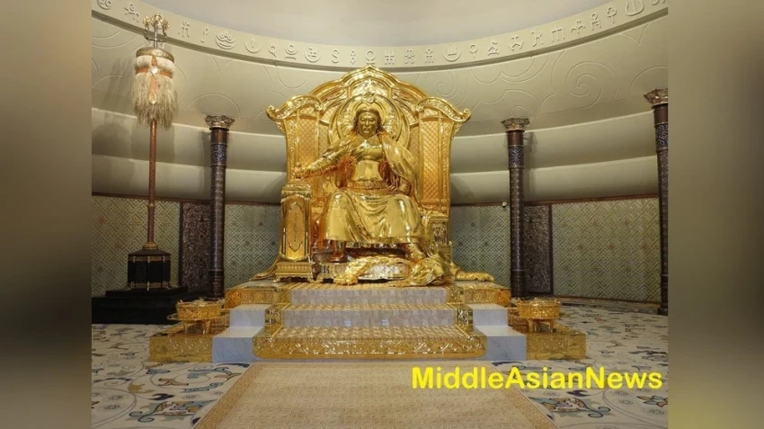 Краткое описание позолоченной статуи Великого хаана в музее Чингисхана