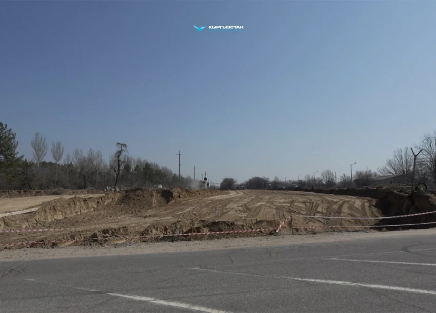 К аэропорту "Манас" проложат новую подъездную дорогу. И обустроят парковку на 650 мест