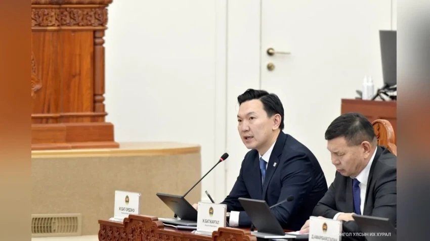 Спикер парламента Учрал был отстранен от своих обязанностей по собственному желанию