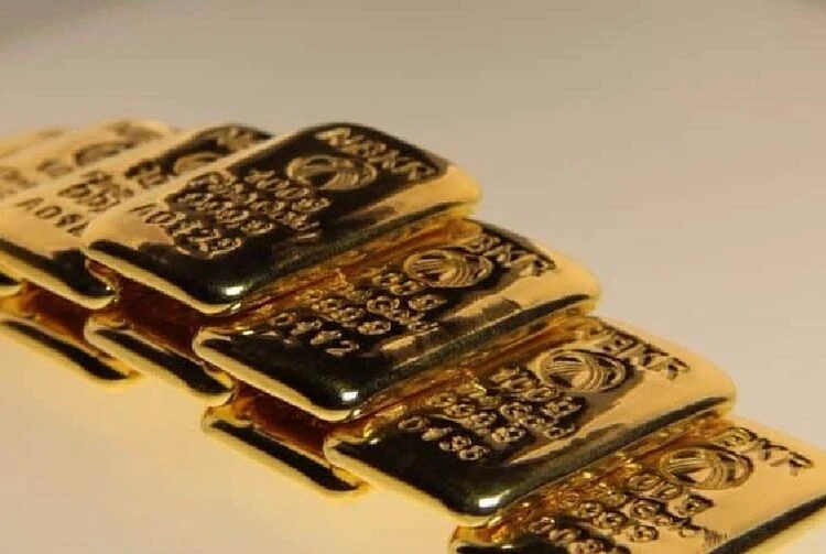 Золото упало в цене. Сколько заработали и потеряли владельцы мерных слитков
