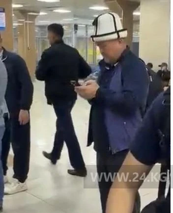 Экс-мэр Оша после допроса вернулся в южную столицу — очевидцы