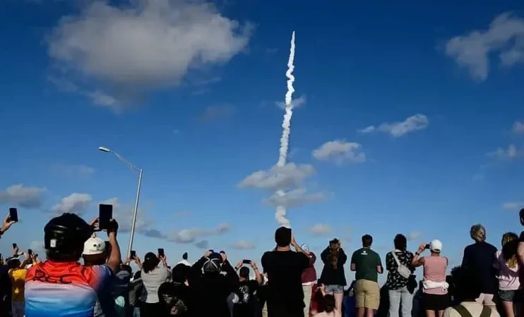 Исторический запуск: США направили к Луне корабль «Орион» с экипажем