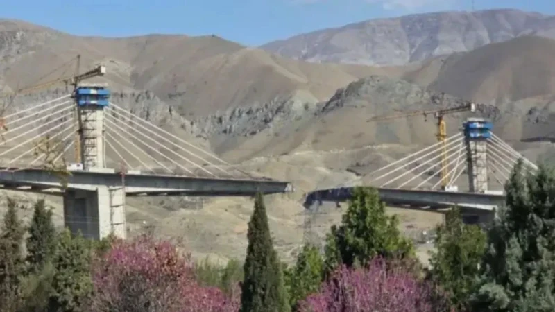 Разбомбленный мост в Иране, попытки спасти судоходство. Что происходит на Ближнем Востоке