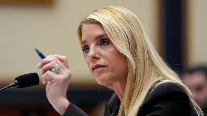 Дональд Трамп уволил генпрокурора США Пэм Бонди