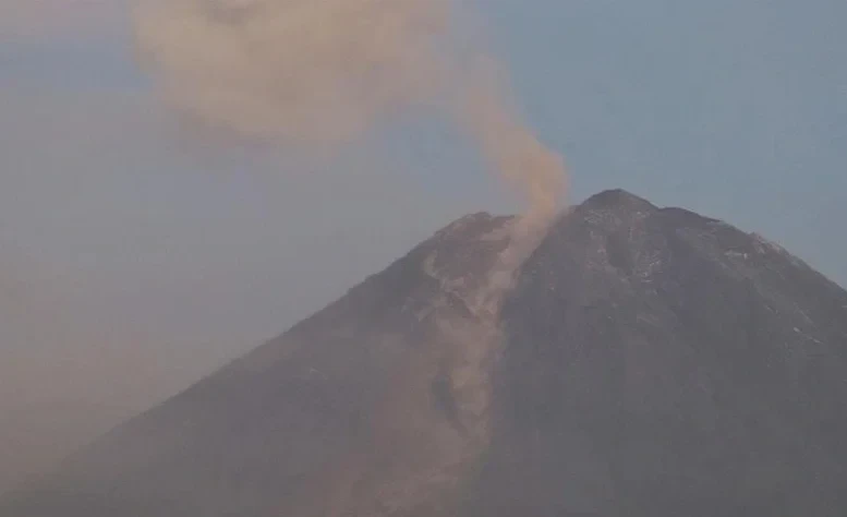 В Индонезии произошла серия извержений вулкана Семеру