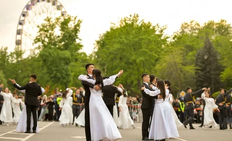 Вечер вальса в Бишкеке. Мэрия приглашает поучаствовать в танцевальном конкурсе
