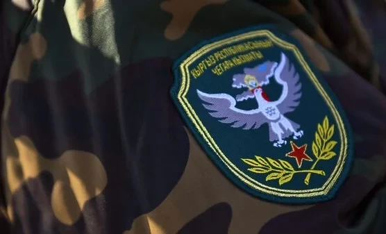 В Ошской области военнослужащий совершил суицид, выстрелив в себя из автомата