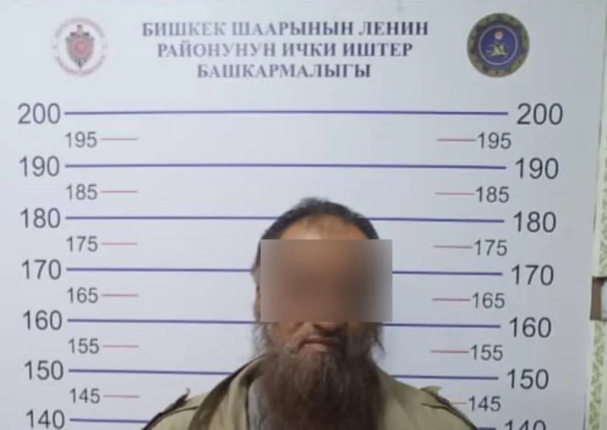 Раздавал детям конфеты с иглами. В Бишкеке задержали подозреваемого