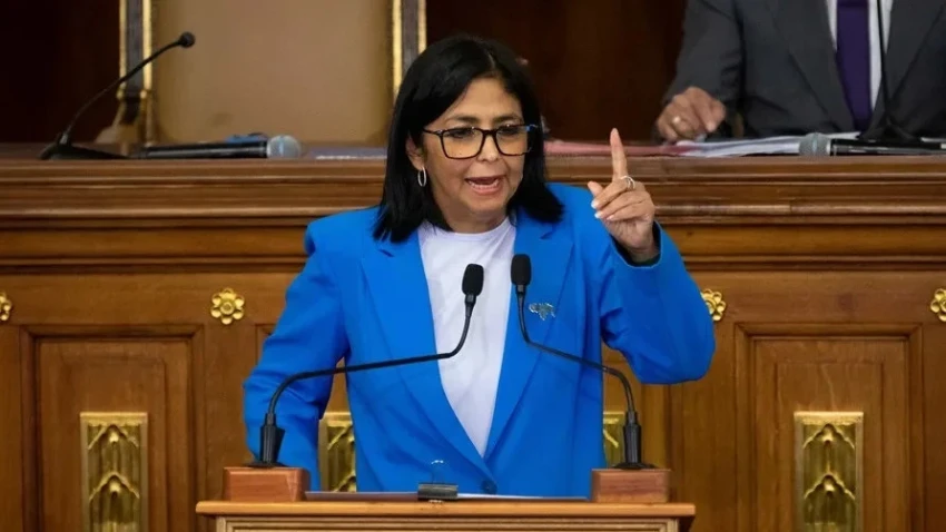 США сняли санкции с временного президента Венесуэлы Делси Родригес