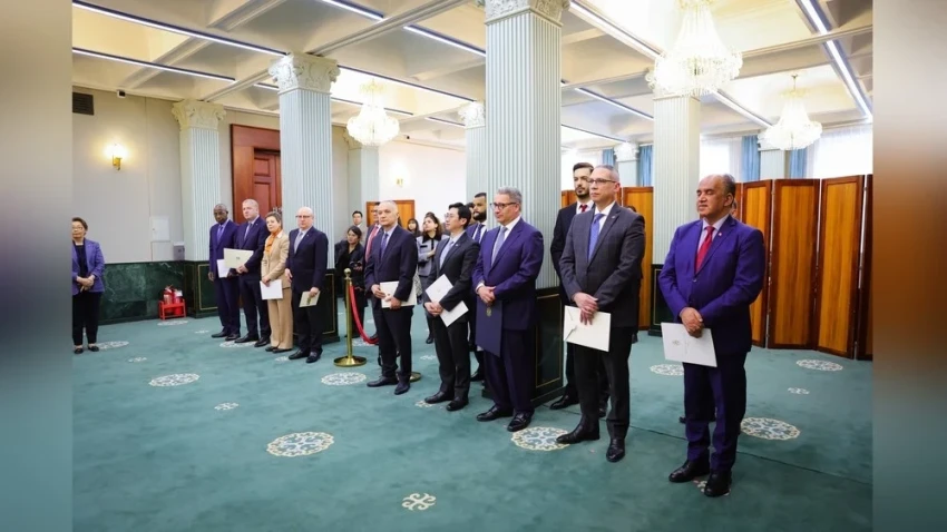 Госсекретарь МИД Монголии получил копии верительных грамот послов по совместительству