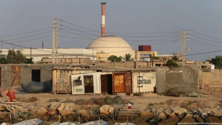 Иран заявил об авиаударе рядом с АЭС на юге страны