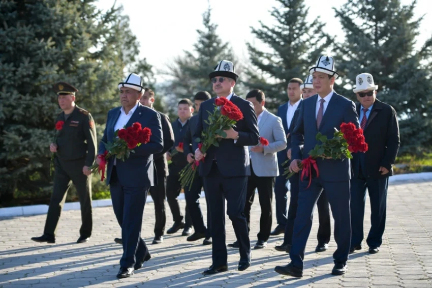 В «Ата-Бейите» почтили память героев Апрельской революции